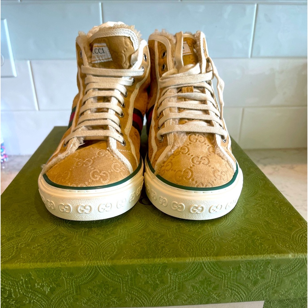 - Men’s Gucci tennis 1977 high top suede and shearling sneakers size 7gucci size